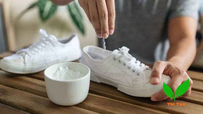 cách hút ẩm trong giày